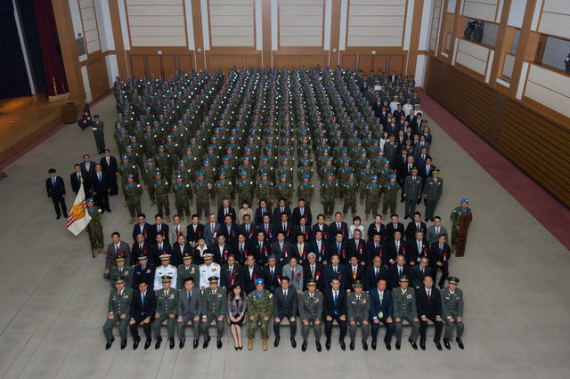 派遣隊員と記念写真 100383_01.jpg