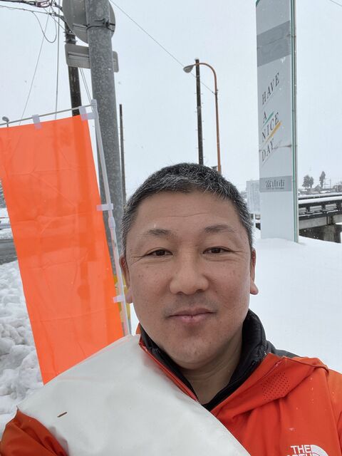 Have a Nice day富山市の看板を背に Have a Nice day富山市の看板を背に